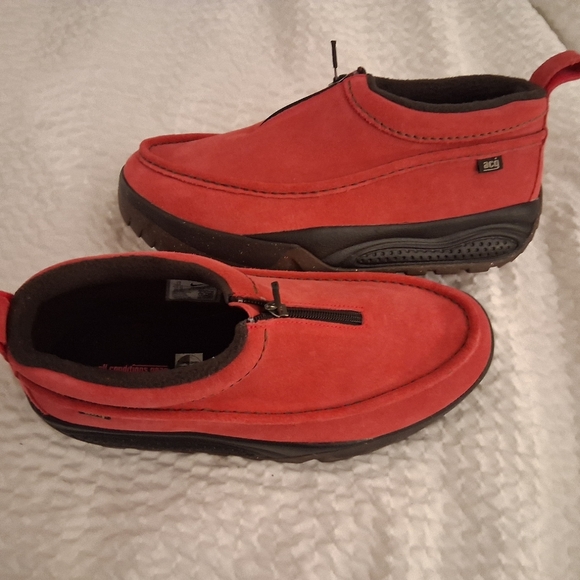 Other - Nike ACG Izy NWOB Size 11